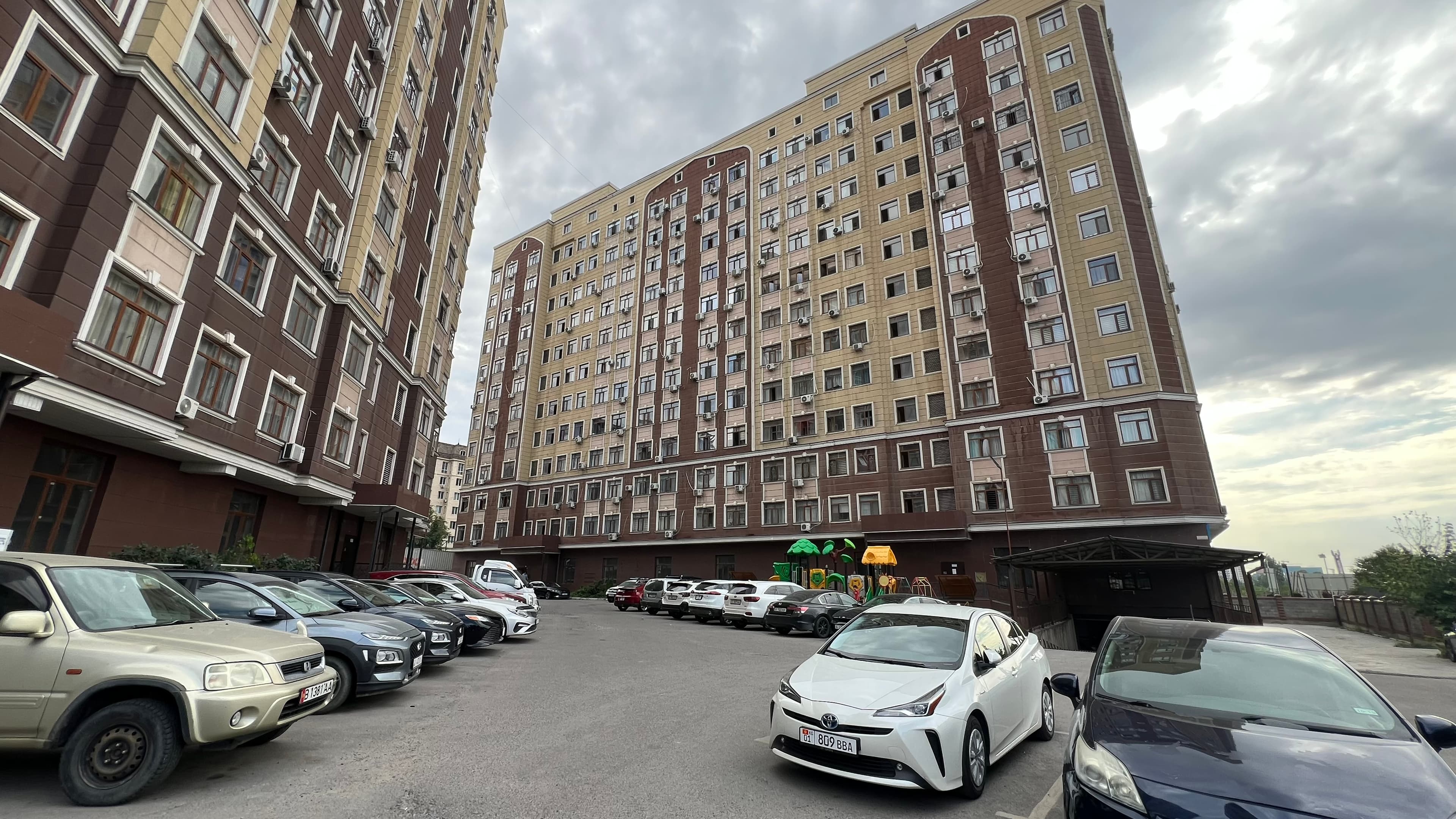 Элитка, 4 ком, 122 м2, этаж 3/12, ж/к Алымбек и Курманжан Датка, Сост: Евроремонт - фото 1