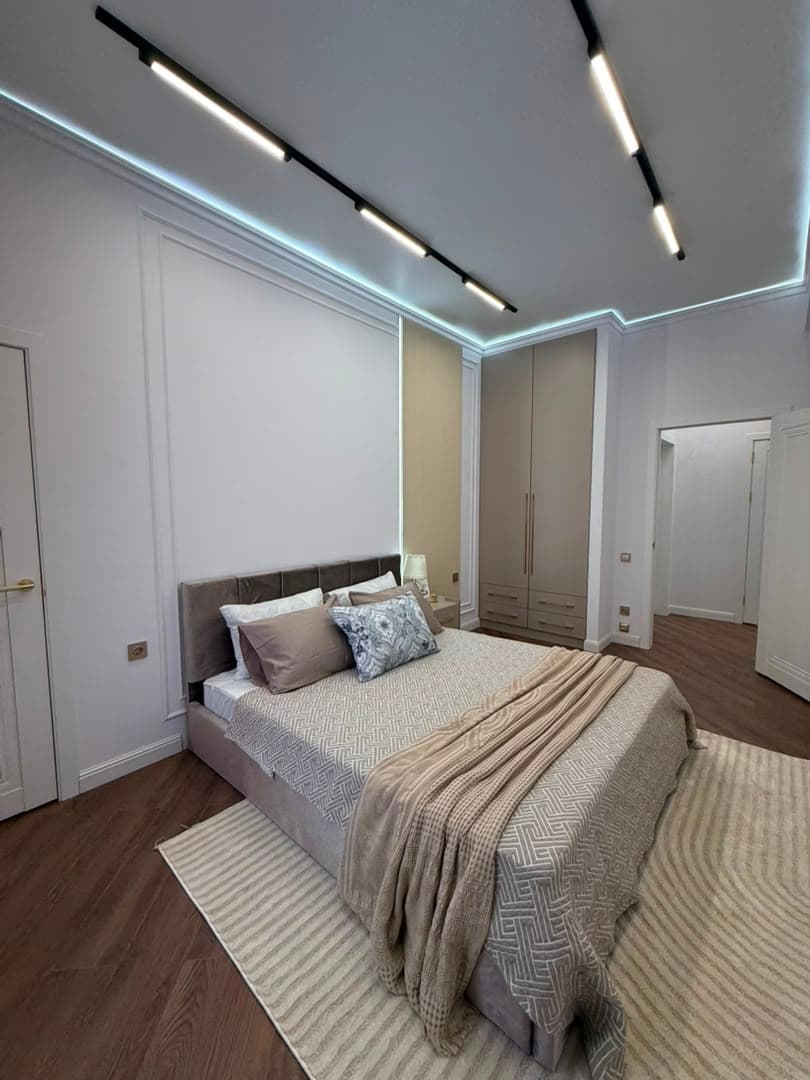 Элитка, 79 м2, этаж 9/13, ж/к Нью-Йорк сити (New York city), Сост: Евроремонт - фото 5