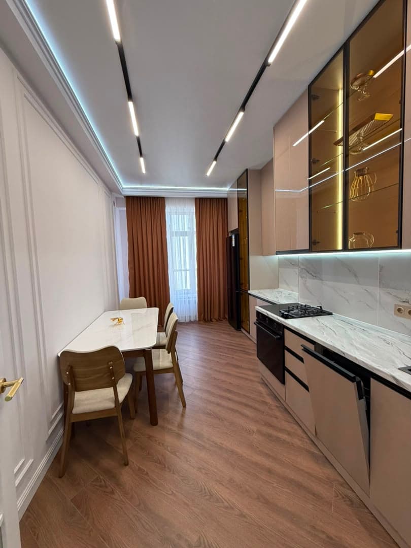 Элитка, 79 м2, этаж 9/13, ж/к Нью-Йорк сити (New York city), Сост: Евроремонт - фото 20