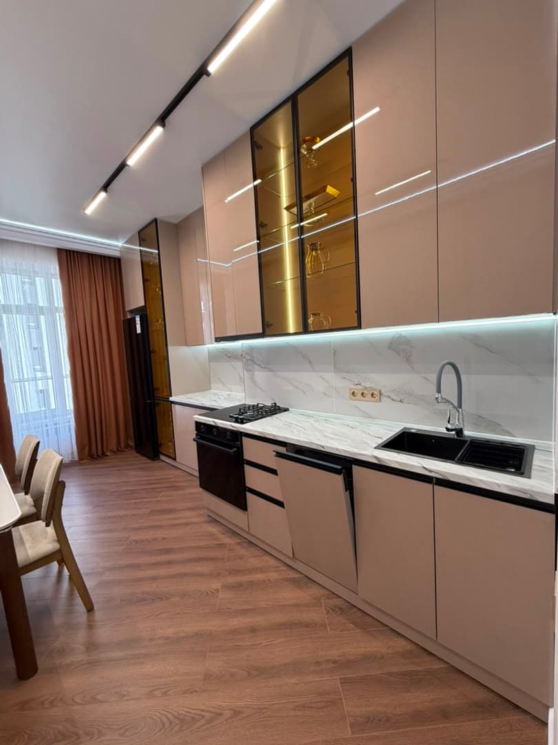 Элитка, 79 м2, этаж 9/13, ж/к Нью-Йорк сити (New York city), Сост: Евроремонт - фото 32