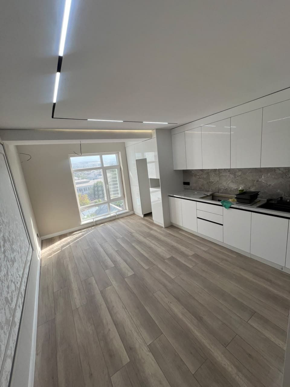 Элитка, 2 ком, 72 м2, этаж 8/10, Сост: Евроремонт