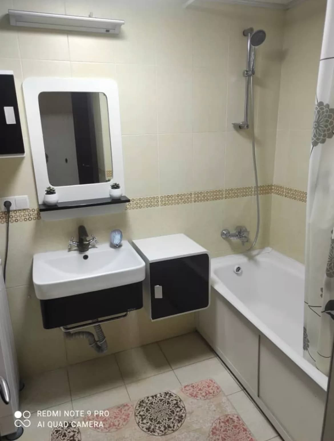 3 ком, Хрущёвка, 60 м2, этаж 1/3, Сост: Евроремонт - фото 1