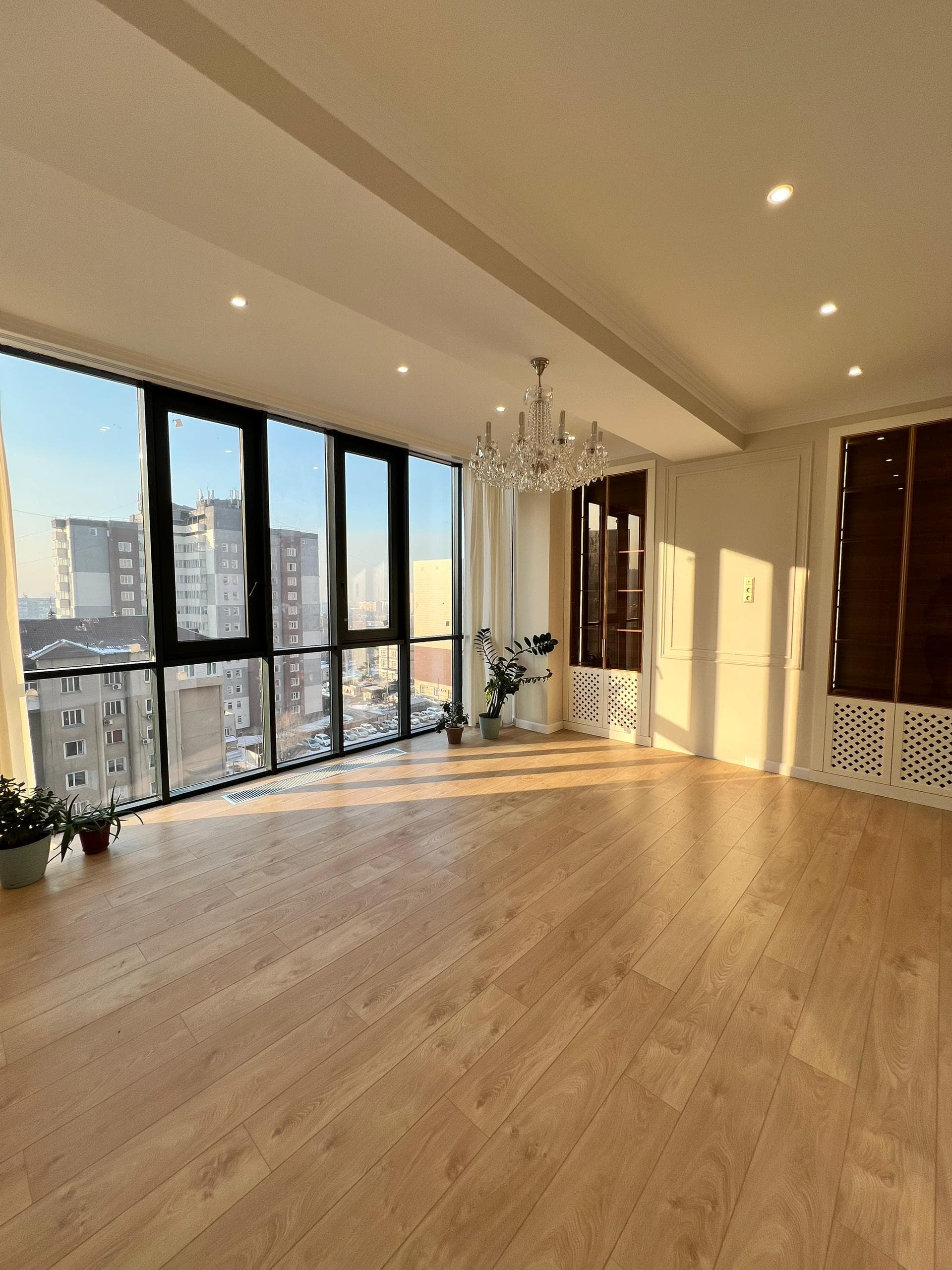 Элитка, 3 ком, 120 м2, этаж 7/15, ж/к Испанский дом, Сост: Евроремонт - фото 1
