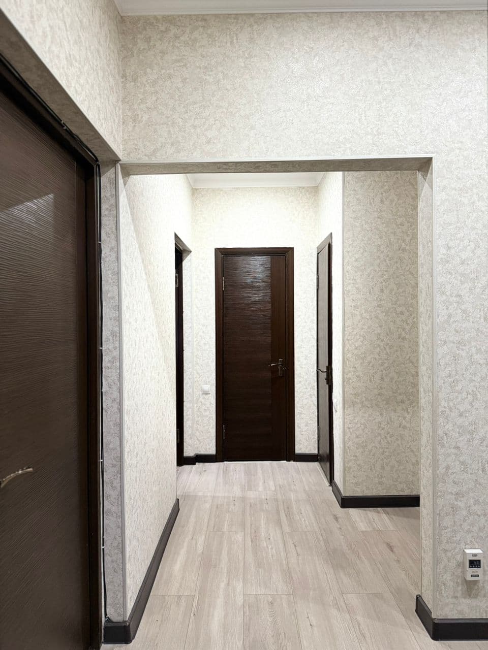 2 ком, 106 улучшенная, 75 м2, этаж 1/9, Сост: Среднее - фото 10
