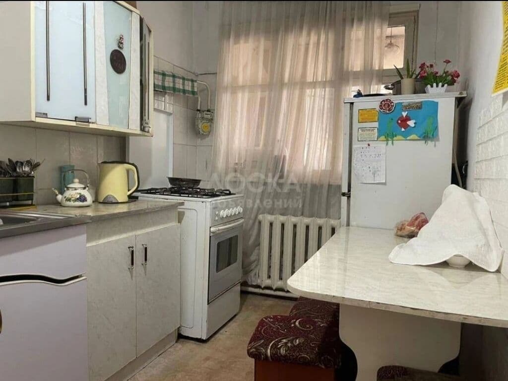 3 ком, Сталинка, 60 м2, этаж 3/3, Сост: Хорошее - фото 1