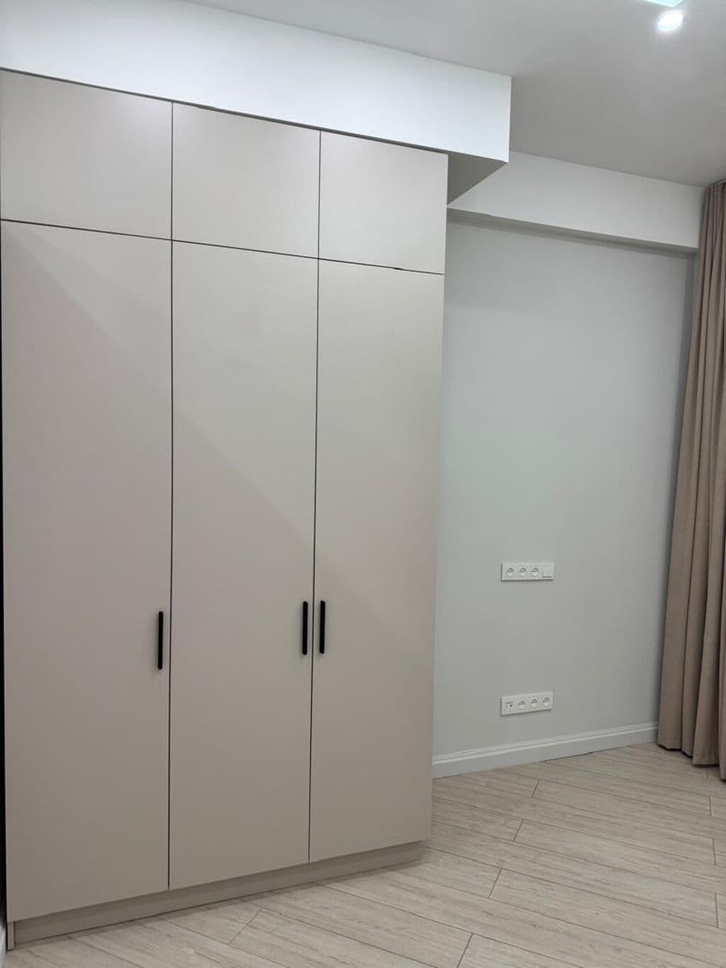Элитка, 3 ком, 82 м2, этаж 2/15, ж/к Кап Строй Сити (Capstroy City), Сост: Евроремонт - фото 8