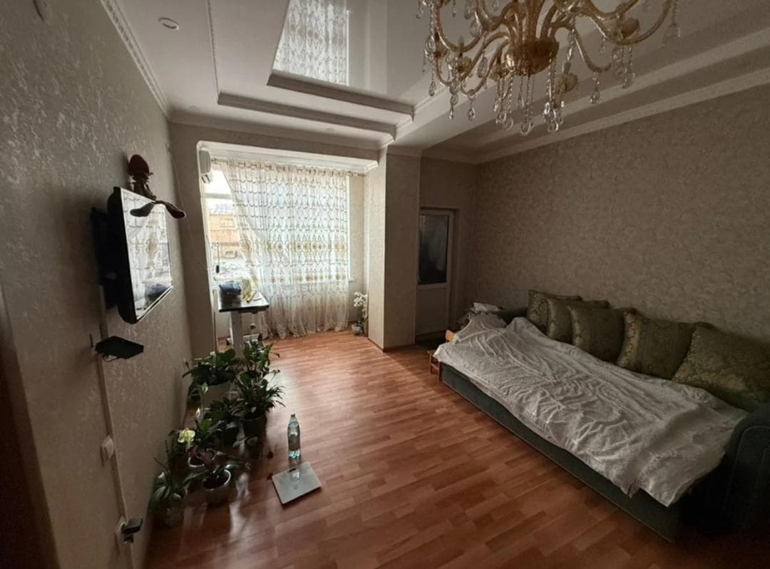 Элитка, 2 ком, 70 м2, этаж 2/10, ж/к Ала-Тоо (Ala-Too), Сост: Евроремонт - фото 1