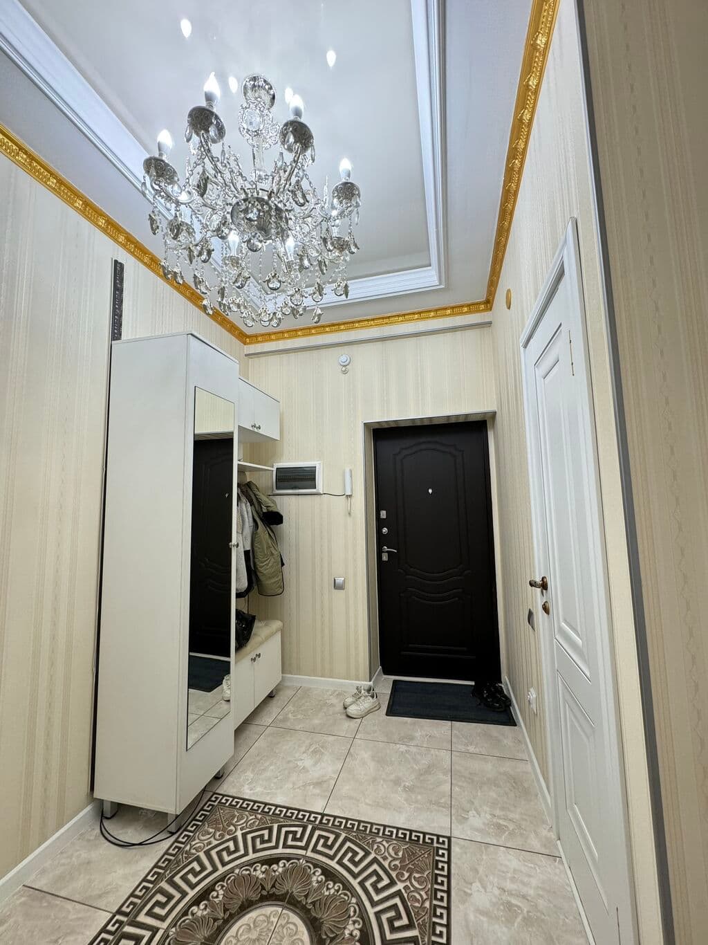 Элитка, 2 ком, 70 м2, этаж 8/12, ж/к Алымбек и Курманжан Датка, Сост: Евроремонт - фото 2