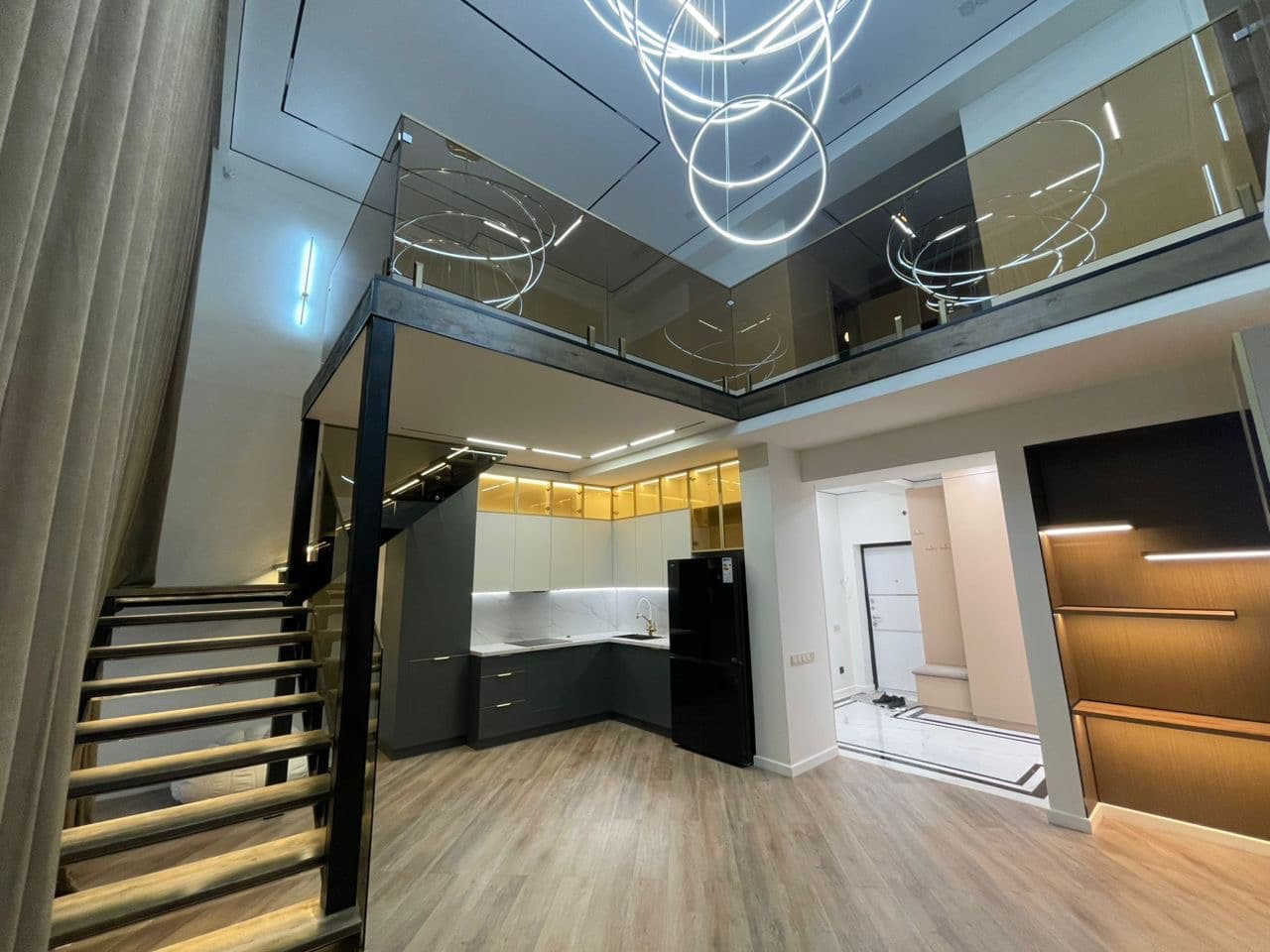 Элитка, 3 ком, 110 м2, этаж 9/10, ж/к Нью-Йорк сити (New York city), Сост: Евроремонт - фото 1