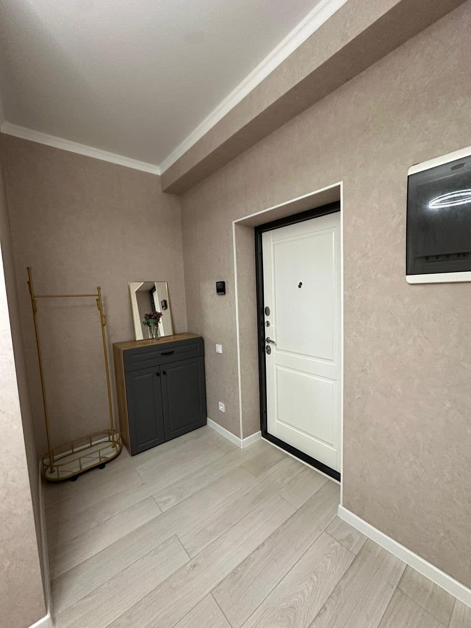 Элитка, 2 ком, 80 м2, этаж 8/10, ж/к Мега Сити, Сост: Евроремонт - фото 15