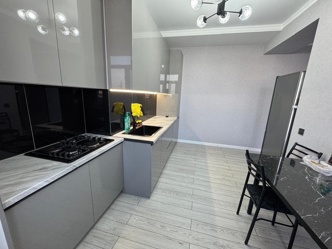 Элитка, 2 ком, 63 м2, этаж 2/9, ж/к Ырыскы, Сост: Евроремонт - фото 1