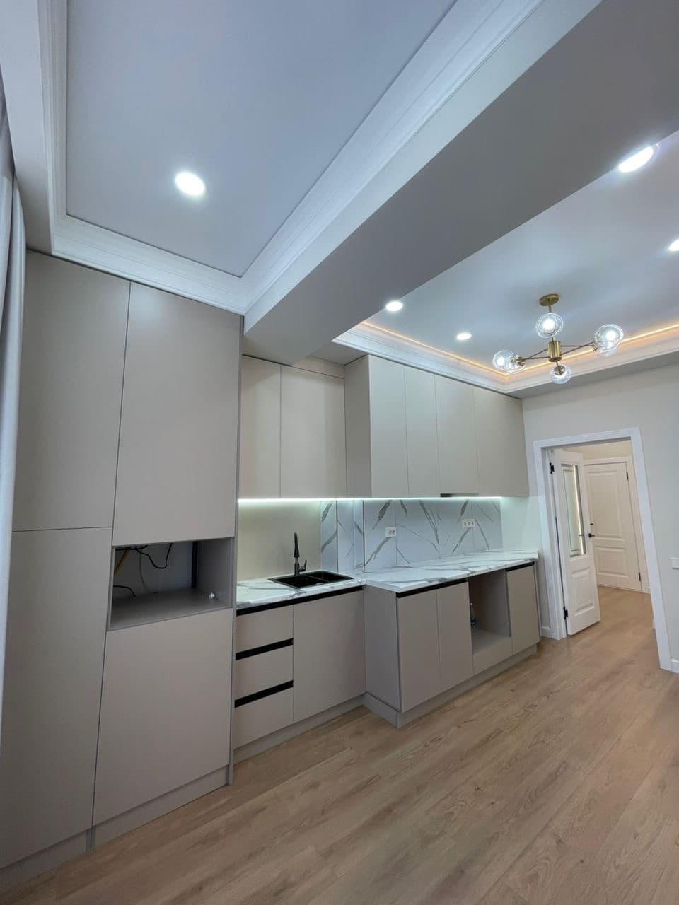 Элитка, 2 ком, 60 м2, этаж 8/10, Сост: Евроремонт - фото 11