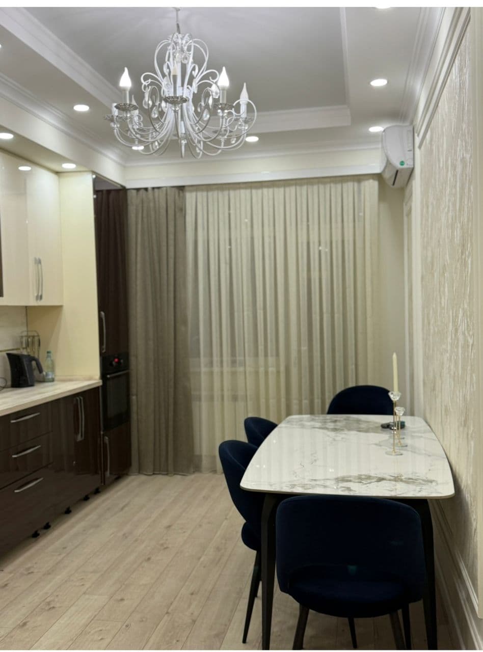 Элитка, 3 ком, 116 м2, этаж 10/10, ж/к Мега Сити (Mega City), Сост: Евроремонт - фото 1