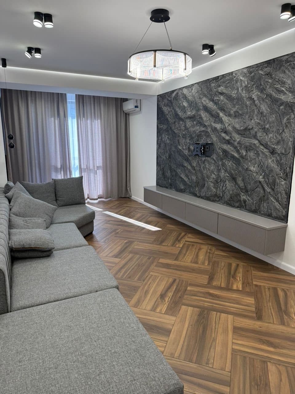 Элитка, 3 ком, 109.37 м2, этаж 8/14, ж/к Кап Строй Сити (Capstroy City), Сост: Евроремонт - фото 1