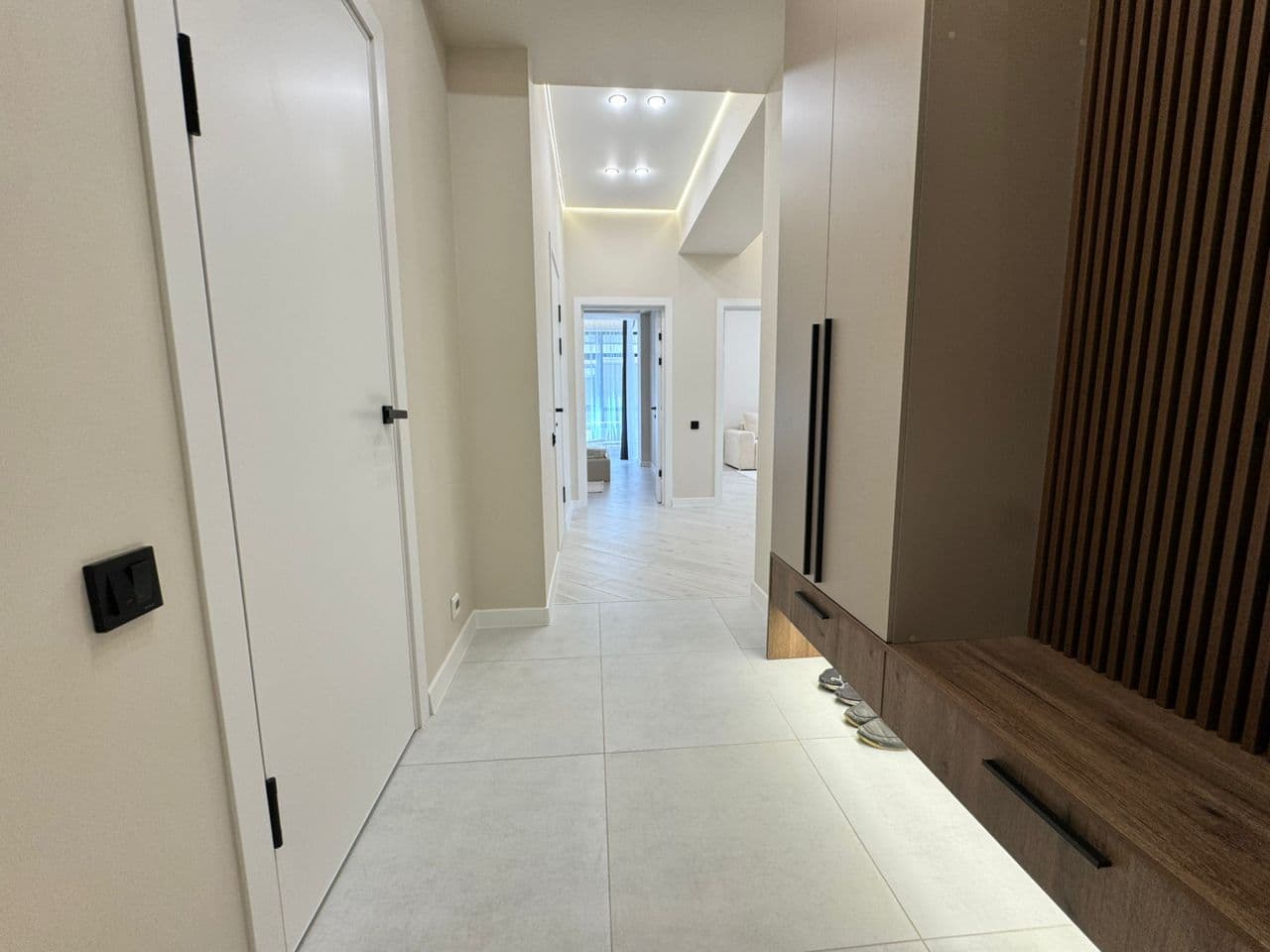 Элитка, 2 ком, 76 м2, этаж 9/12, ж/к Кап Строй Сити (Capstroy City), Сост: Евроремонт - фото 10