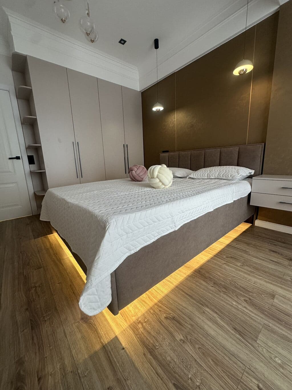 Продажа, Элитка, 2 ком, 66 м2, этаж 13/15, ж/к Пионер, Сост: Евроремонт - фото 1