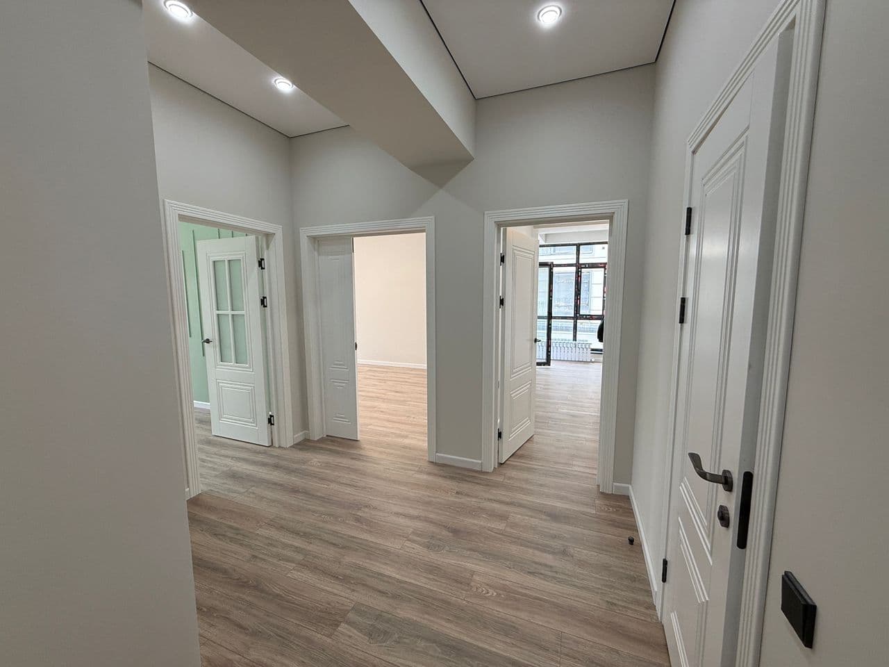Продажа, Элитка, 2 ком, 76 м2, этаж 13/14, ж/к Кап Строй Сити (Capstroy City), Сост: Евроремонт - фото 11