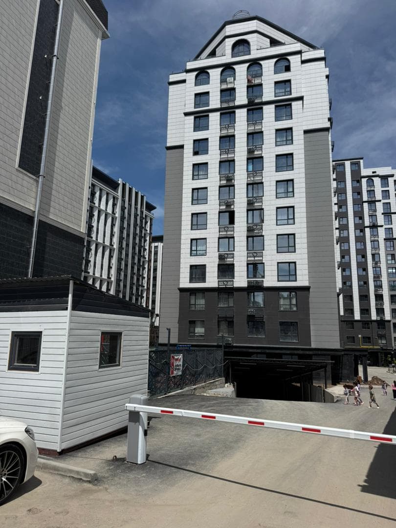 Продажа, Элитка, 3 ком, 104 м2, этаж 10/15, ж/к Кап Строй Сити (Capstroy City), Сост: Евроремонт - фото 1