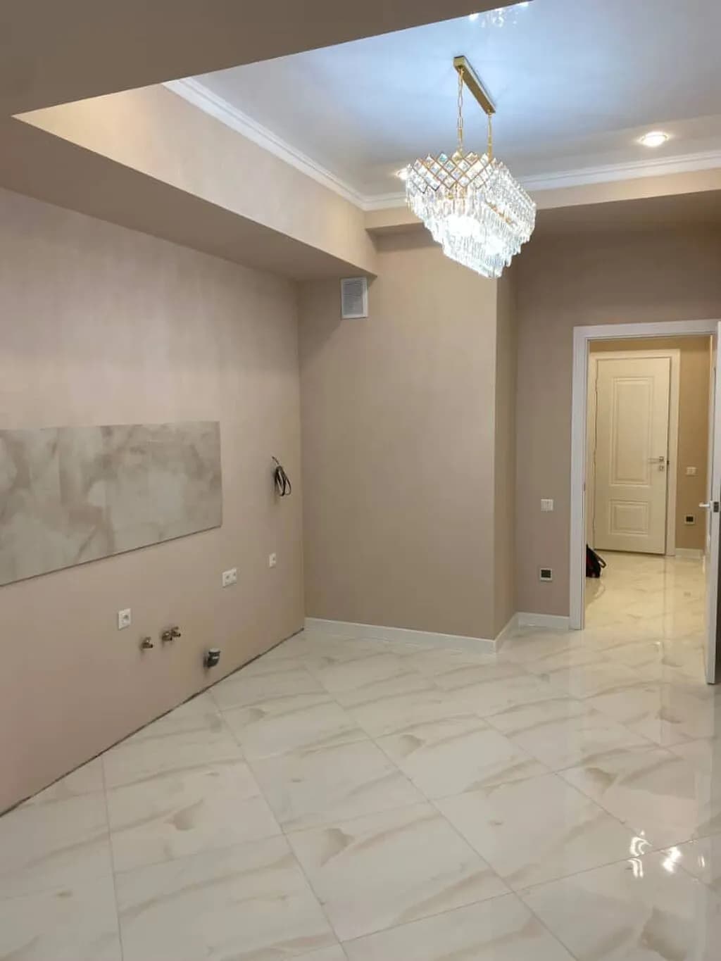 Элитка, 2 ком, 71 м2, этаж 6/12, ж/к ЖК Эмель, Сост: Евроремонт - фото 1