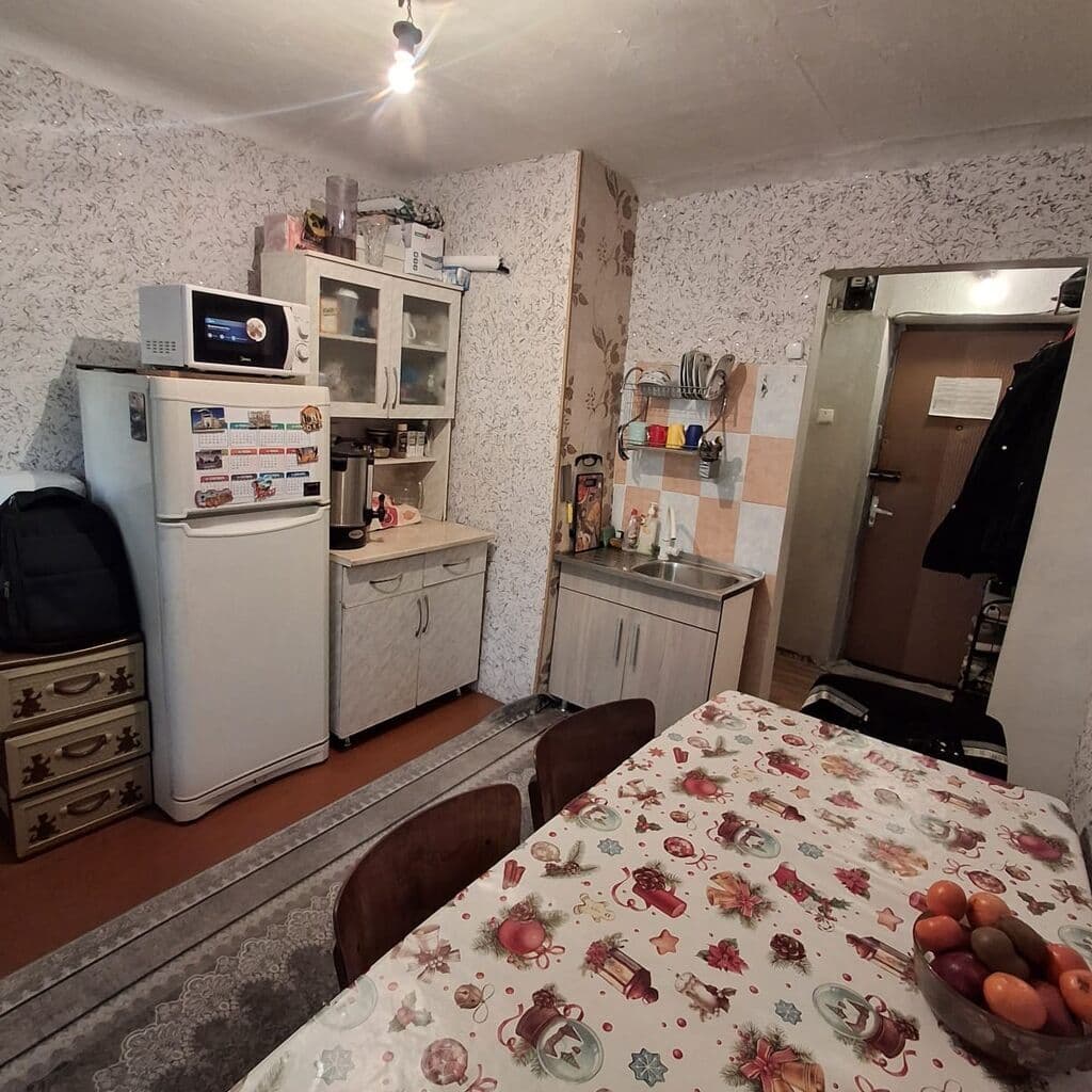 Продажа, Гостинка / Общежитие, 2 ком, 30 м2, этаж 2/4, Сост: Среднее - фото 1