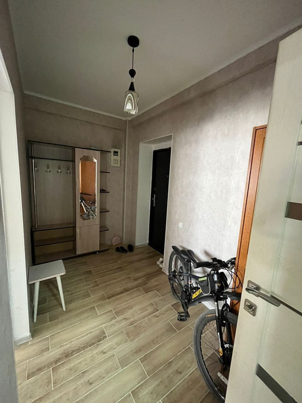 Элитка, 1 ком, 42 м2, этаж 1/5, Сост: Среднее - фото 8