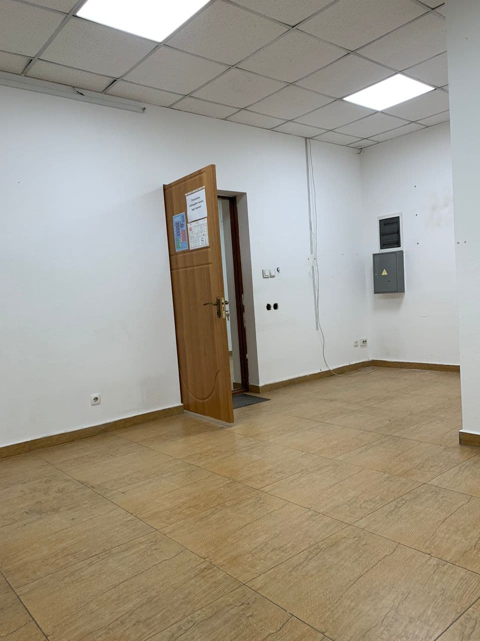 Офис, Коммерческая, 303 м2, этаж 1/5, Сост: Среднее - фото 2