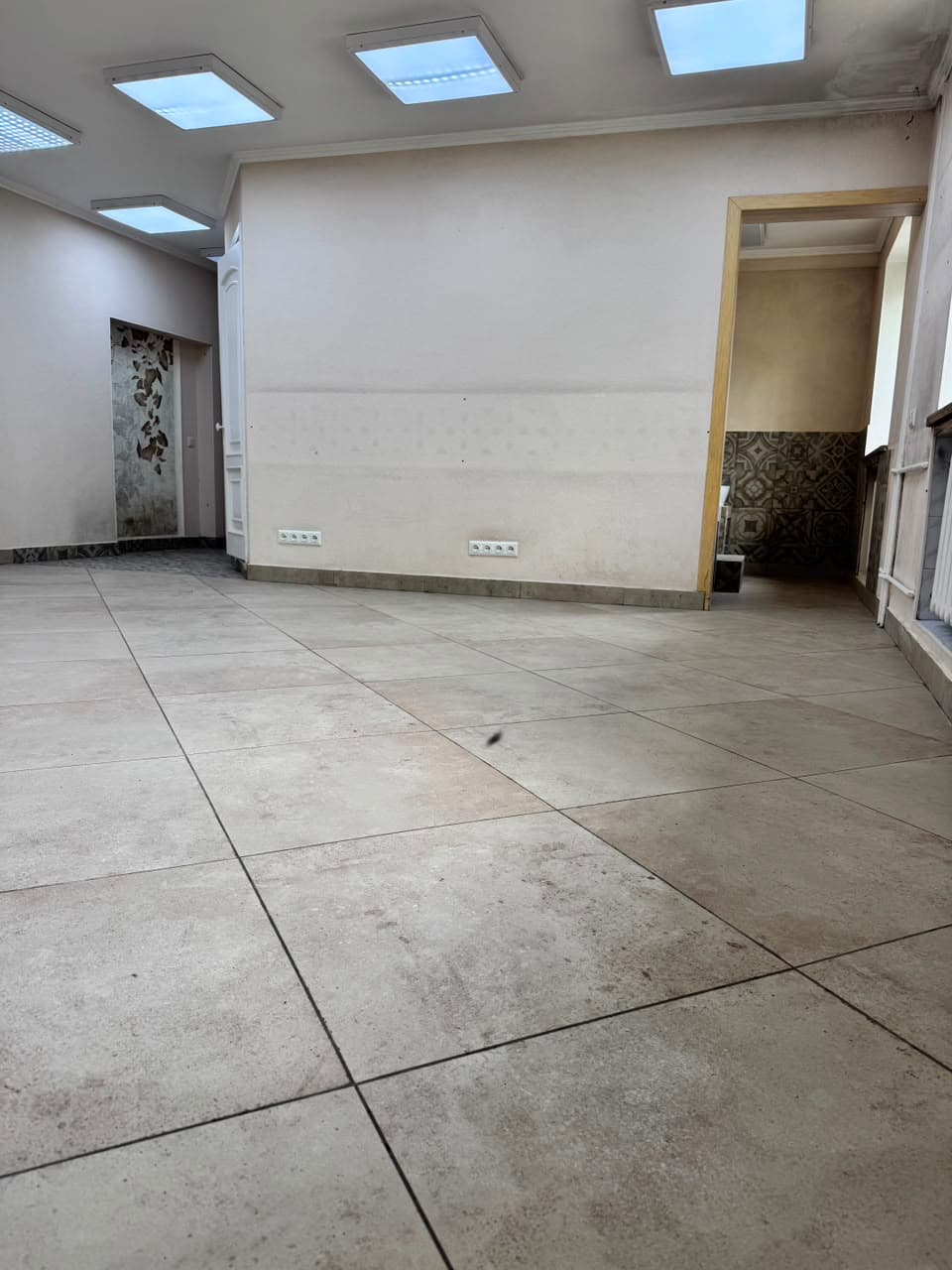 Офис, Коммерческая, 90 м2, этаж 1/4, Сост: Хорошее - фото 2