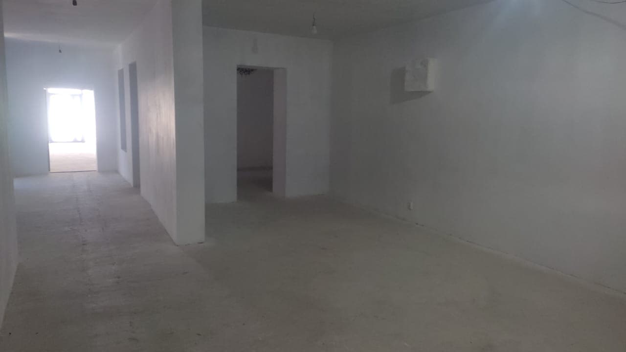 Магазин, Коммерческая, 100 м2, этаж 1/8, Сост: Без ремонта