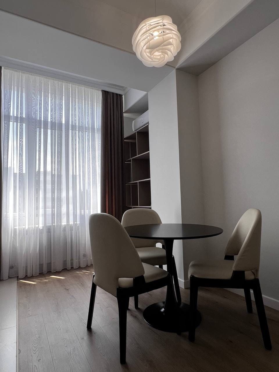 Элитка, 2 ком, 57 м2, этаж 8/12, Сост: Евроремонт