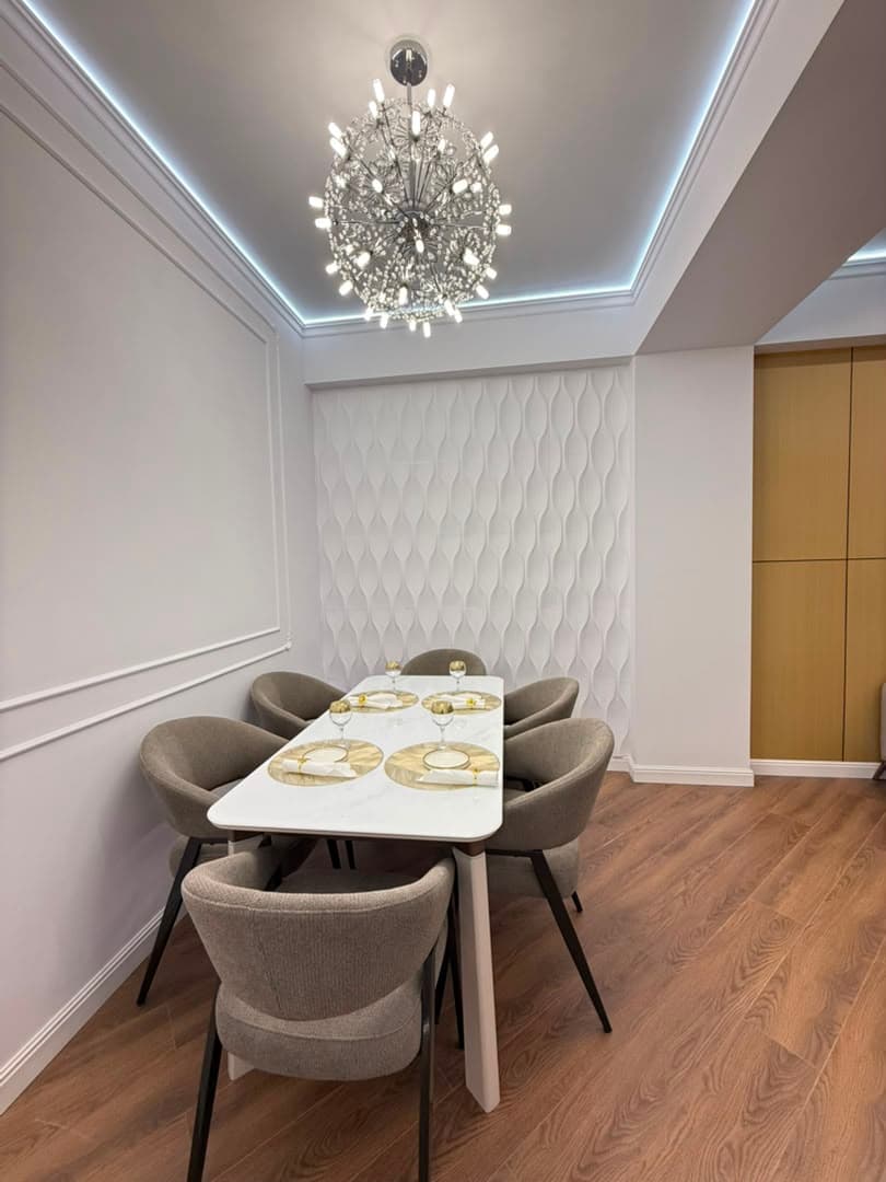Элитка, 79 м2, этаж 9/13, ж/к Нью-Йорк сити (New York city), Сост: Евроремонт - фото 1