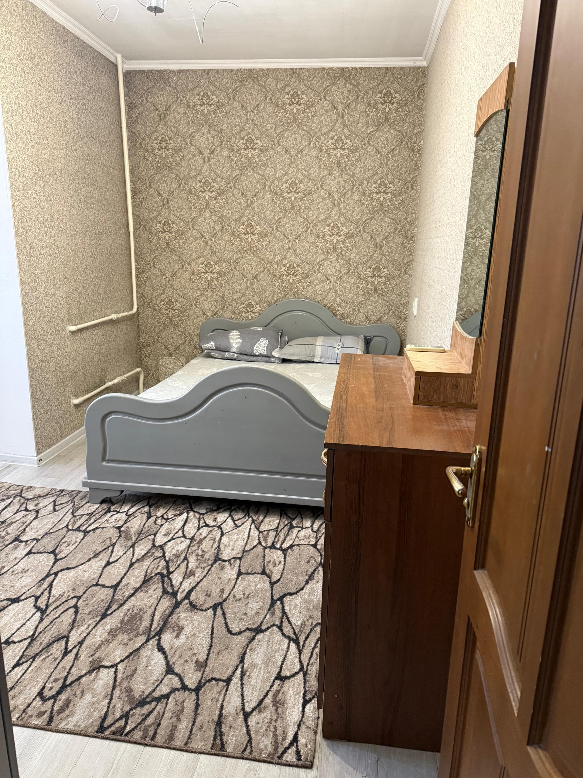 Аренда, Хрущёвка, 2 ком, 42 м2, этаж 2/4, Сост: Евроремонт - фото 1