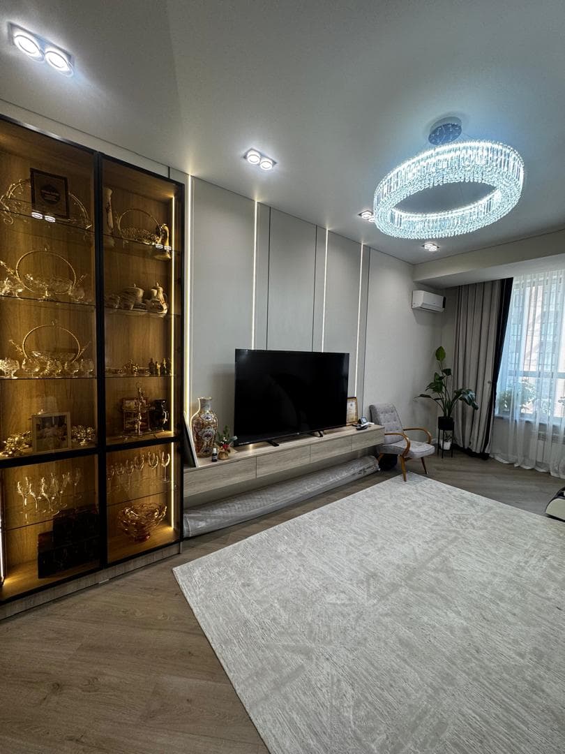 Элитка, 3 ком, 100 м2, этаж 5/11, ж/к Нурзаман Сити (Nurzaman City), Сост: Евроремонт