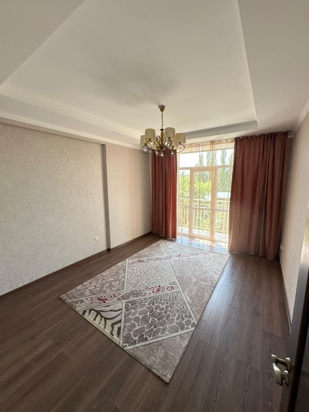 Элитка, 3 ком, 93 м2, этаж 5/10, ж/к Мега Строй, Сост: Евроремонт