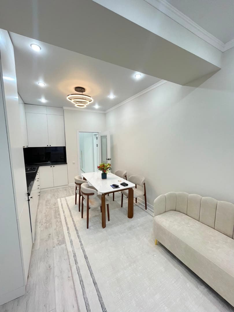 Элитка, 2 ком, 52 м2, этаж 5/12, ж/к Кап Строй Сити (Capstroy City), Сост: Евроремонт - фото 1