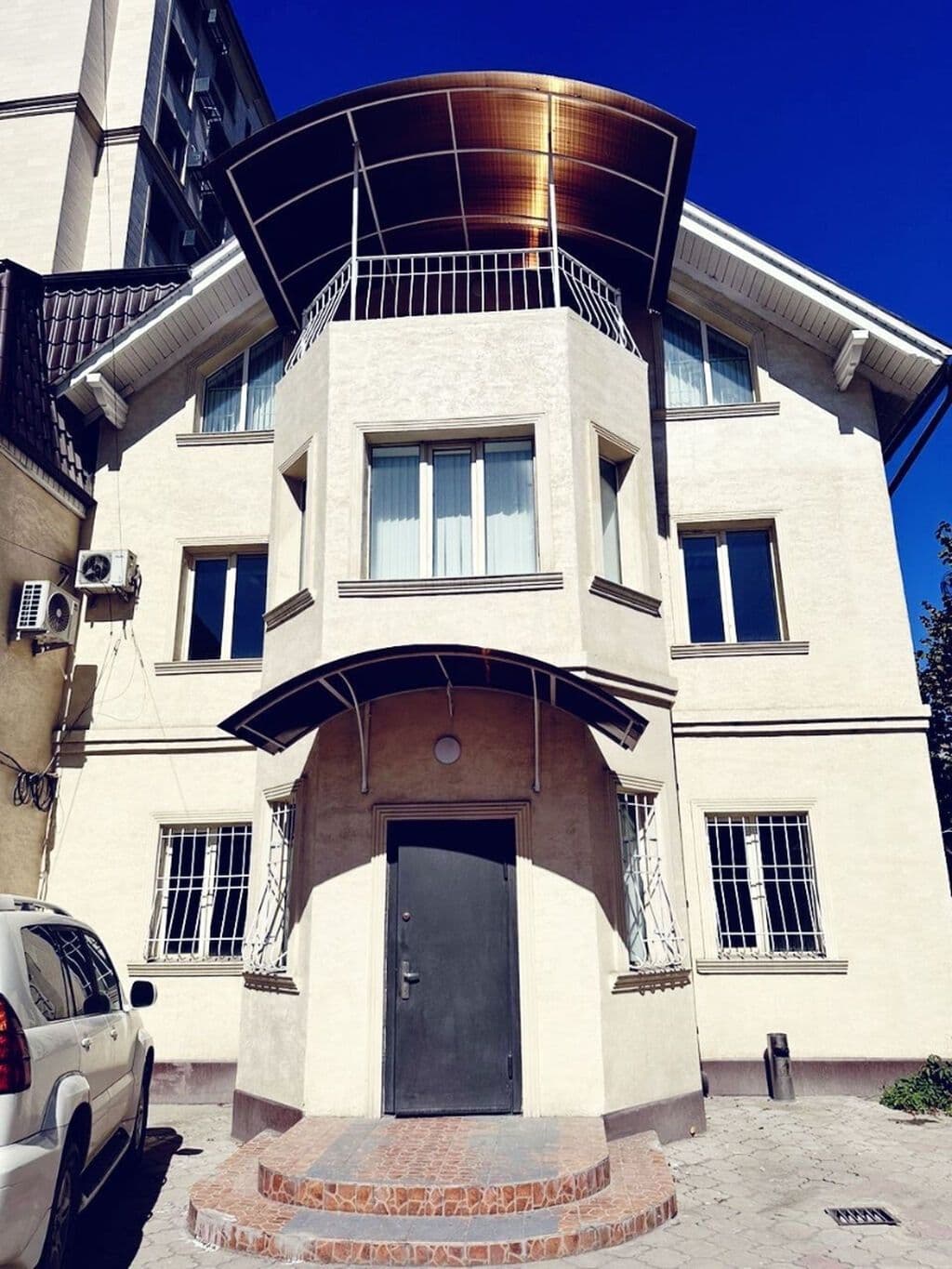 Офис, Коммерческая, 350 м2, этаж 2/3, Сост: Среднее - фото 1