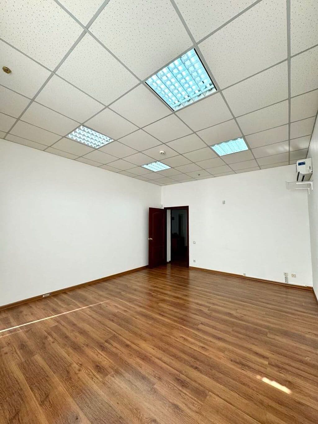 Офис, Коммерческая, 350 м2, этаж 2/3, Сост: Среднее - фото 2