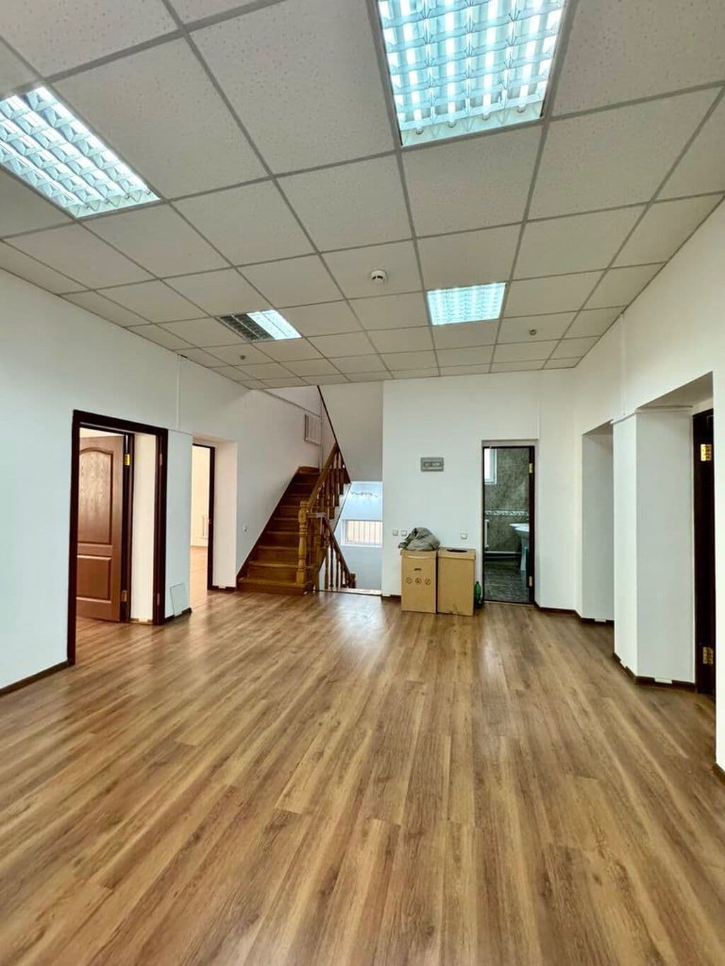 Офис, Коммерческая, 350 м2, этаж 2/3, Сост: Среднее - фото 4