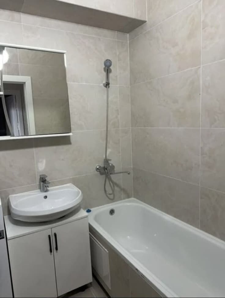 Элитка, 3 ком, 100 м2, этаж 2/9, Сост: Хорошее - фото 1