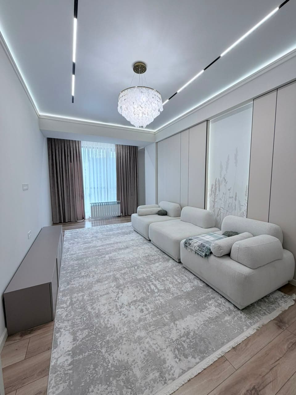 Элитка, 2 ком, 76 м2, этаж 9/12, ж/к Кап Строй Сити (Capstroy City), Сост: Евроремонт - фото 1