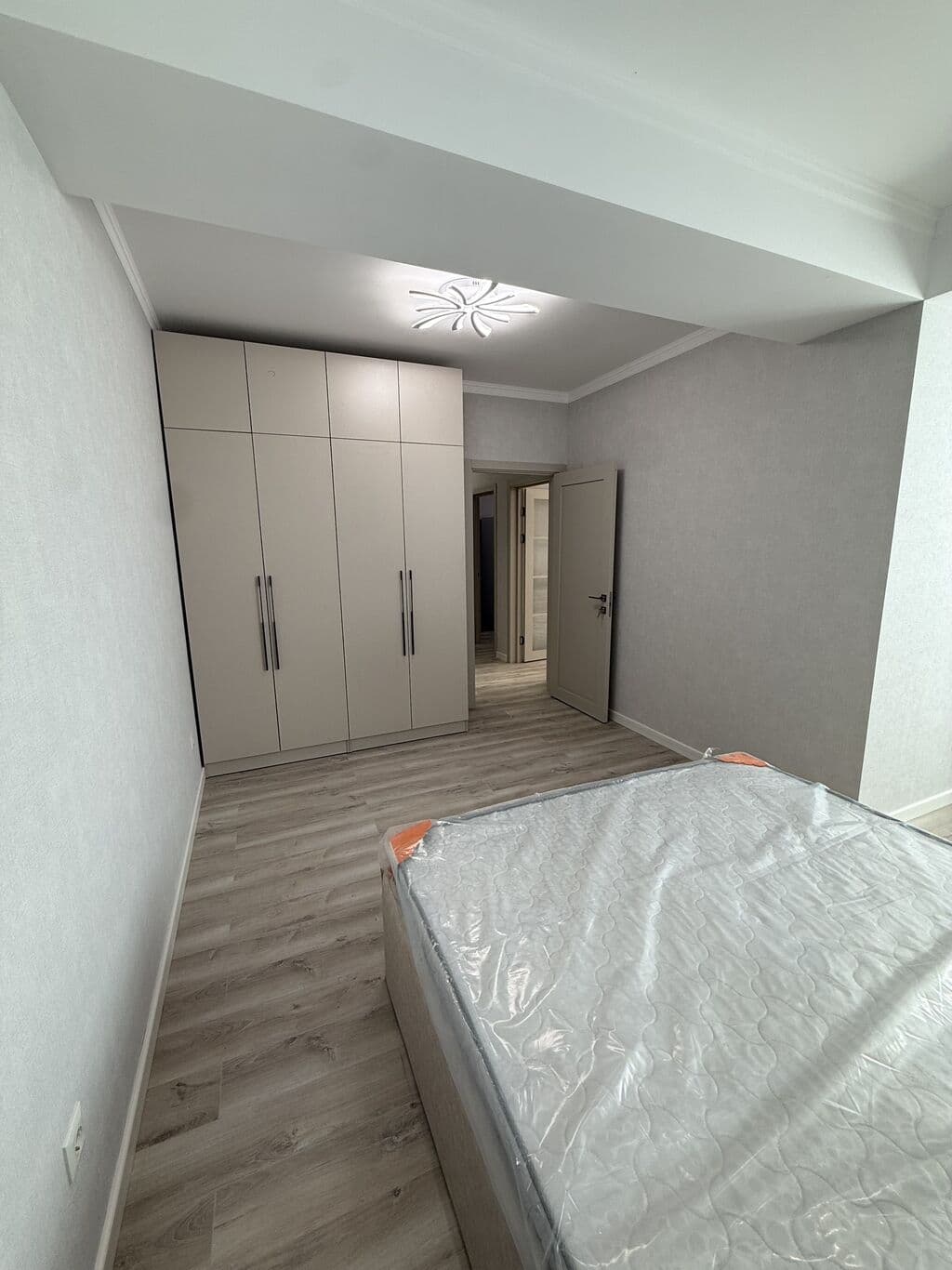 Элитка, 2 ком, 66 м2, этаж 12/15, ж/к Ала-Тоо (Ala-Too), Сост: Евроремонт - фото 1