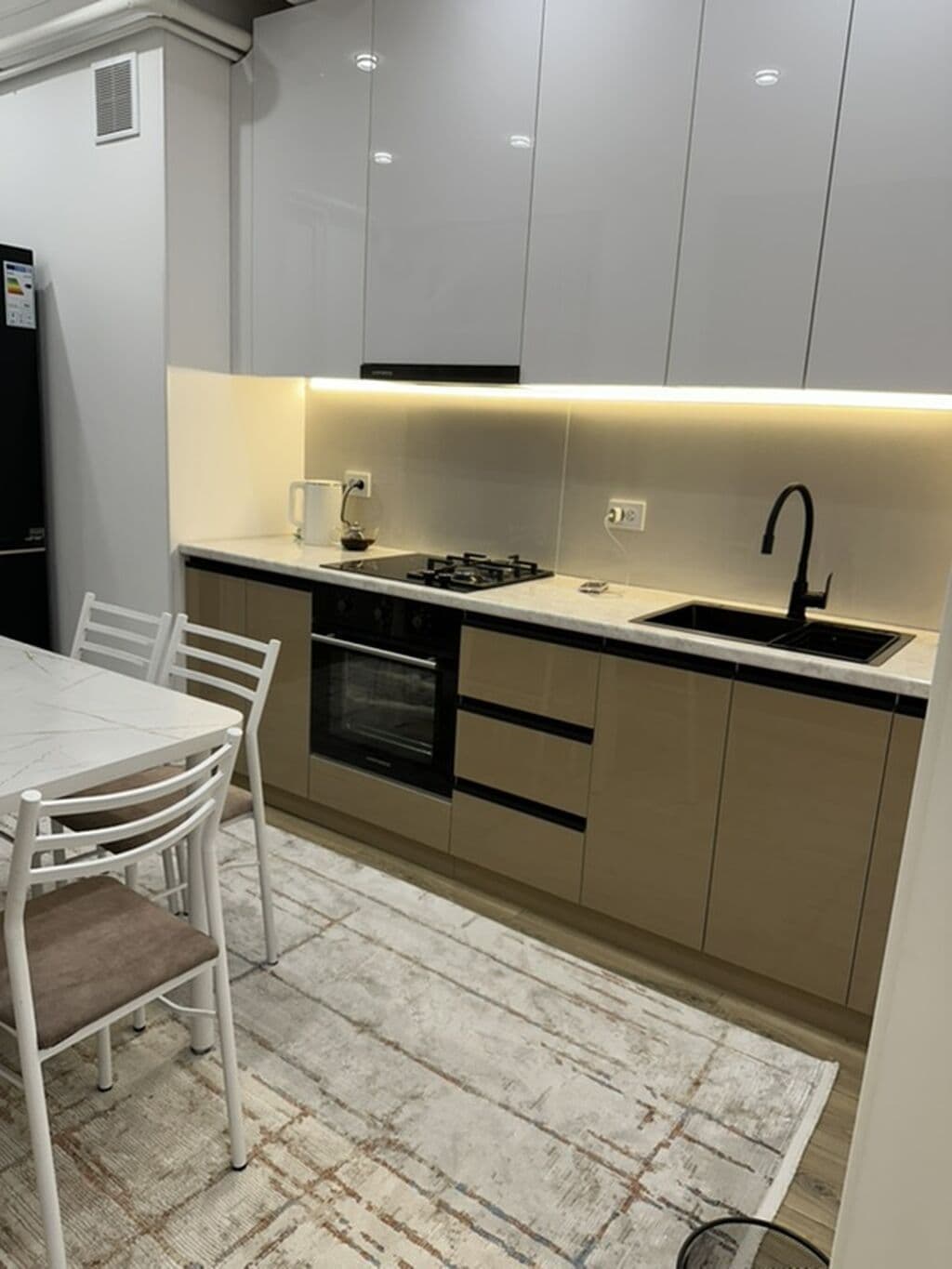 Элитка, 2 ком, 60 м2, этаж 2/14, Сост: Среднее - фото 2
