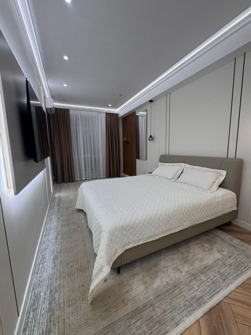 Элитка, 98 м2, ж/к Мега Сити (Mega City), Сост: Евроремонт - фото 1