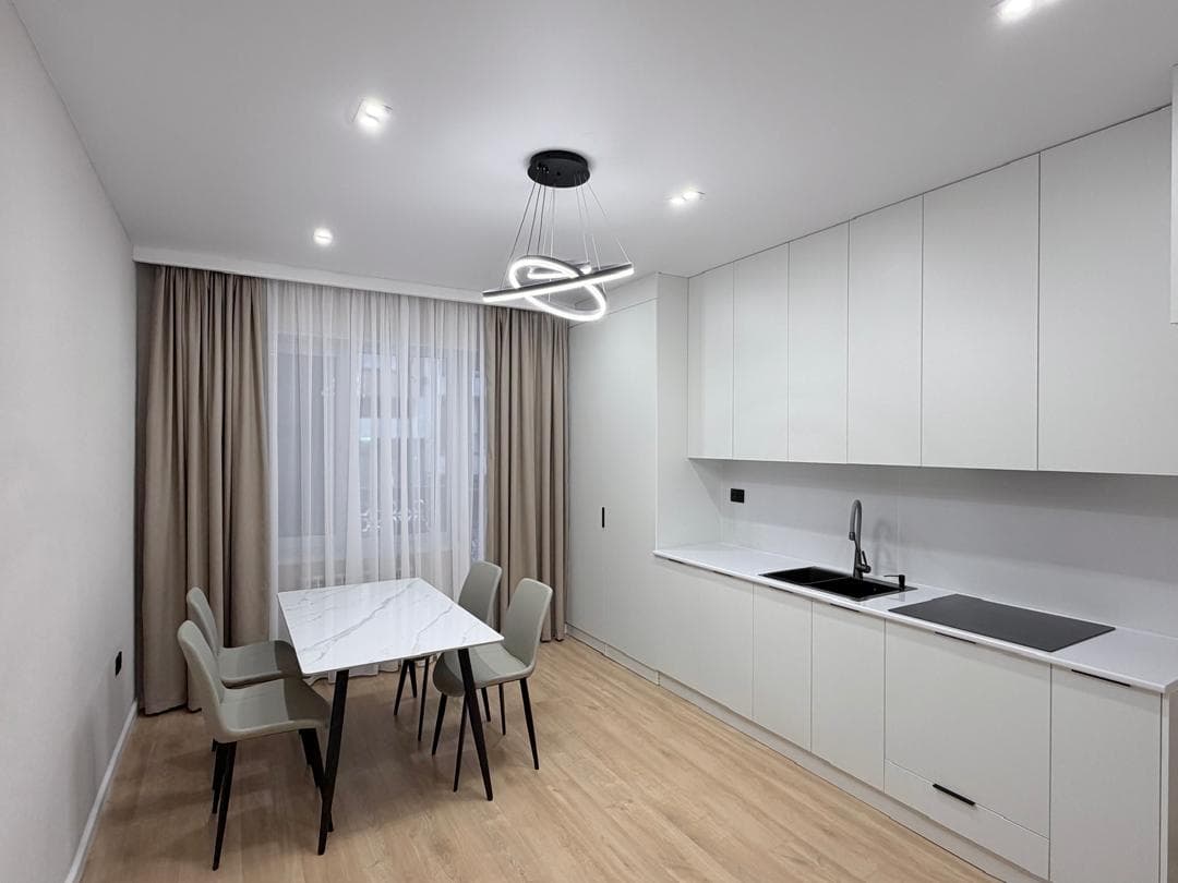Элитка, 2 ком, 51 м2, этаж 1/10, ж/к Aalam City, Сост: Евроремонт - фото 1