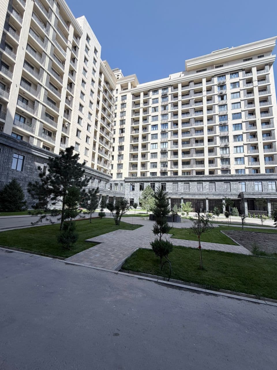 Элитка, 3 ком, 120 м2, этаж 6/12, ж/к Эркиндик (Erkindik), Сост: Среднее - фото 1