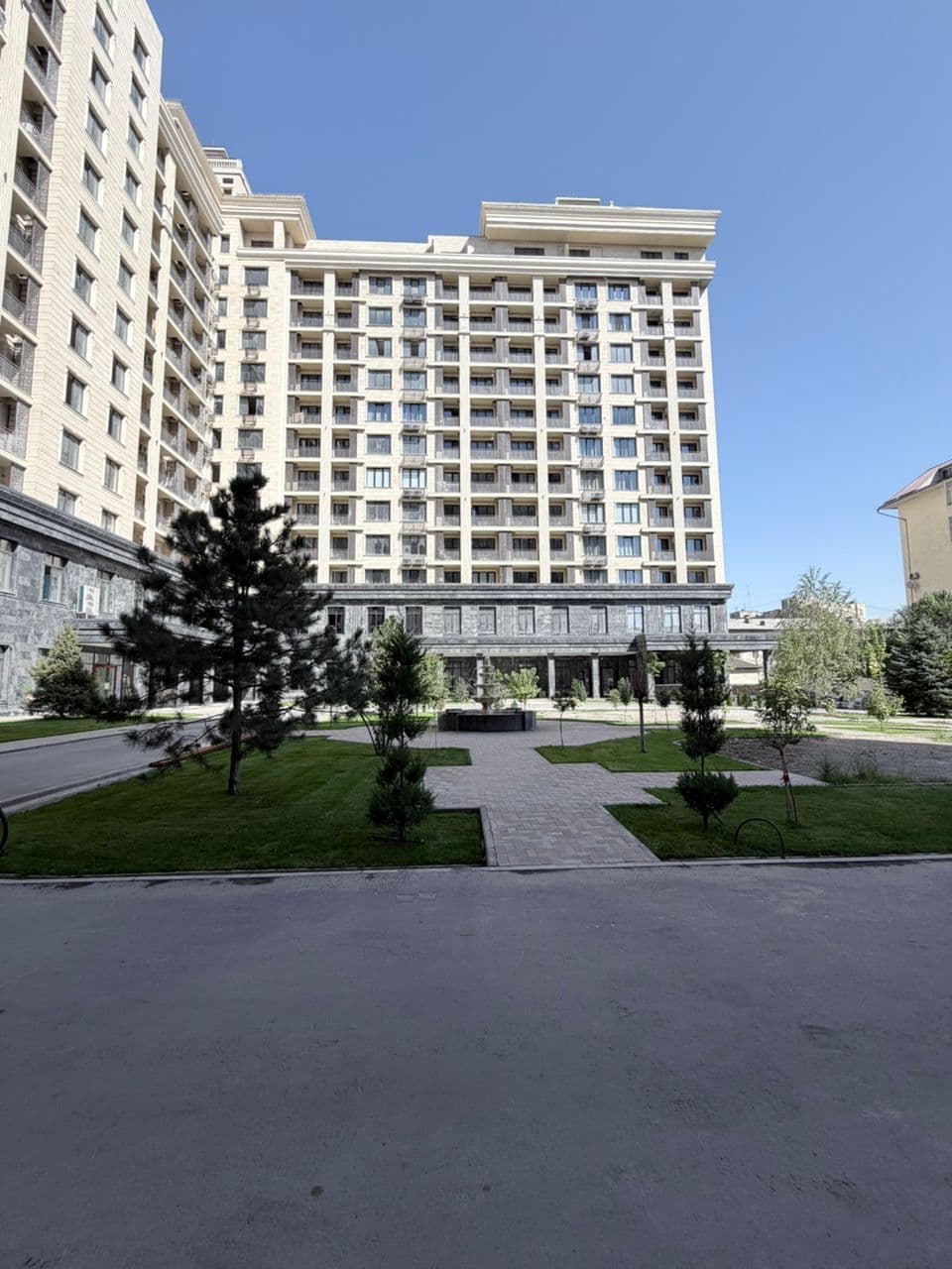 Элитка, 3 ком, 120 м2, этаж 6/12, ж/к Эркиндик (Erkindik), Сост: Среднее - фото 2