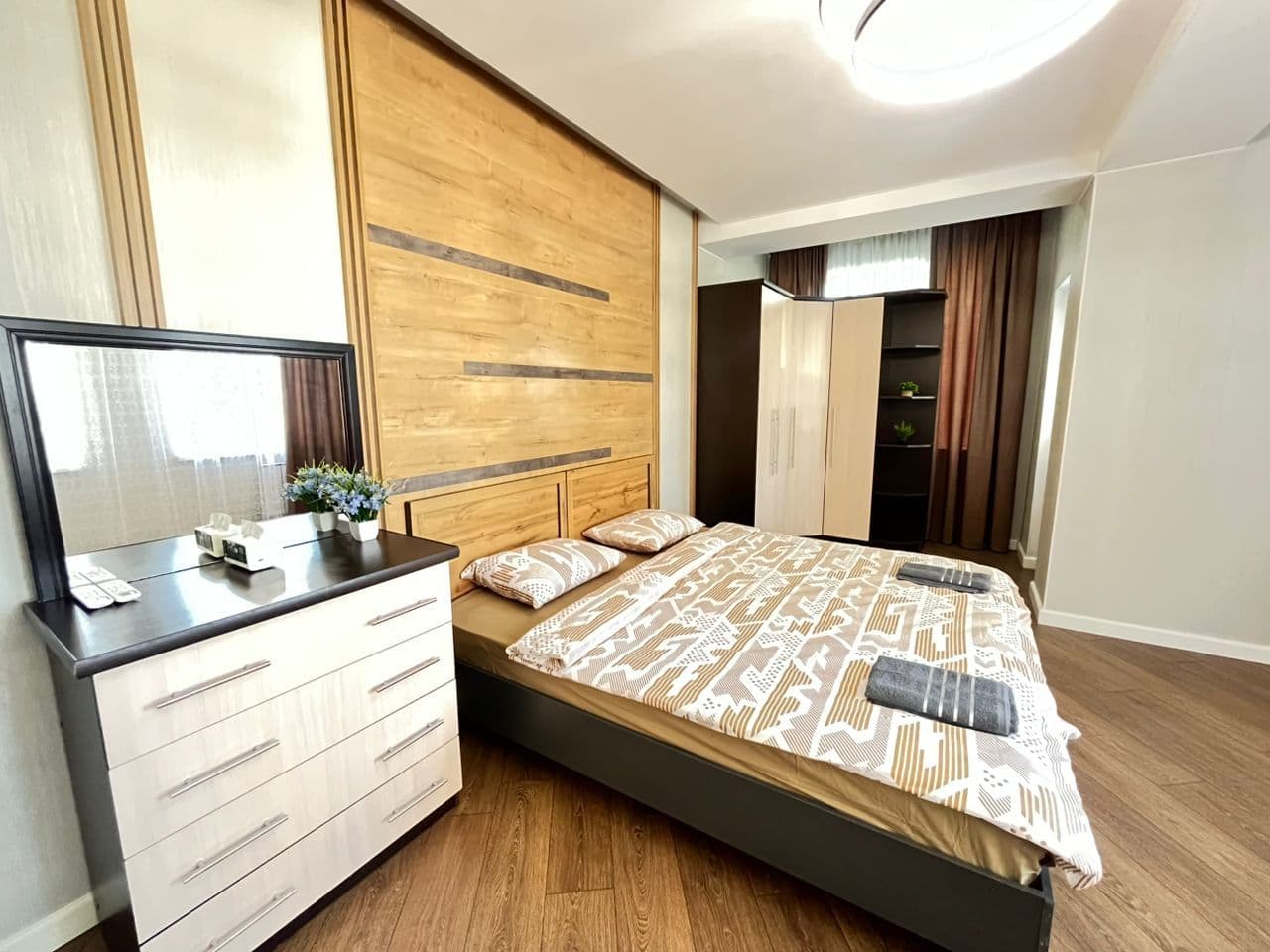 Элитка, 3 ком, 109 м2, этаж 4/9, ж/к Оомат+, Сост: Евроремонт - фото 1