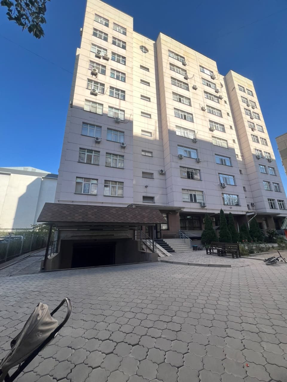 Элитка, 2 ком, 65 м2, этаж 7/10, Сост: Среднее - фото 1