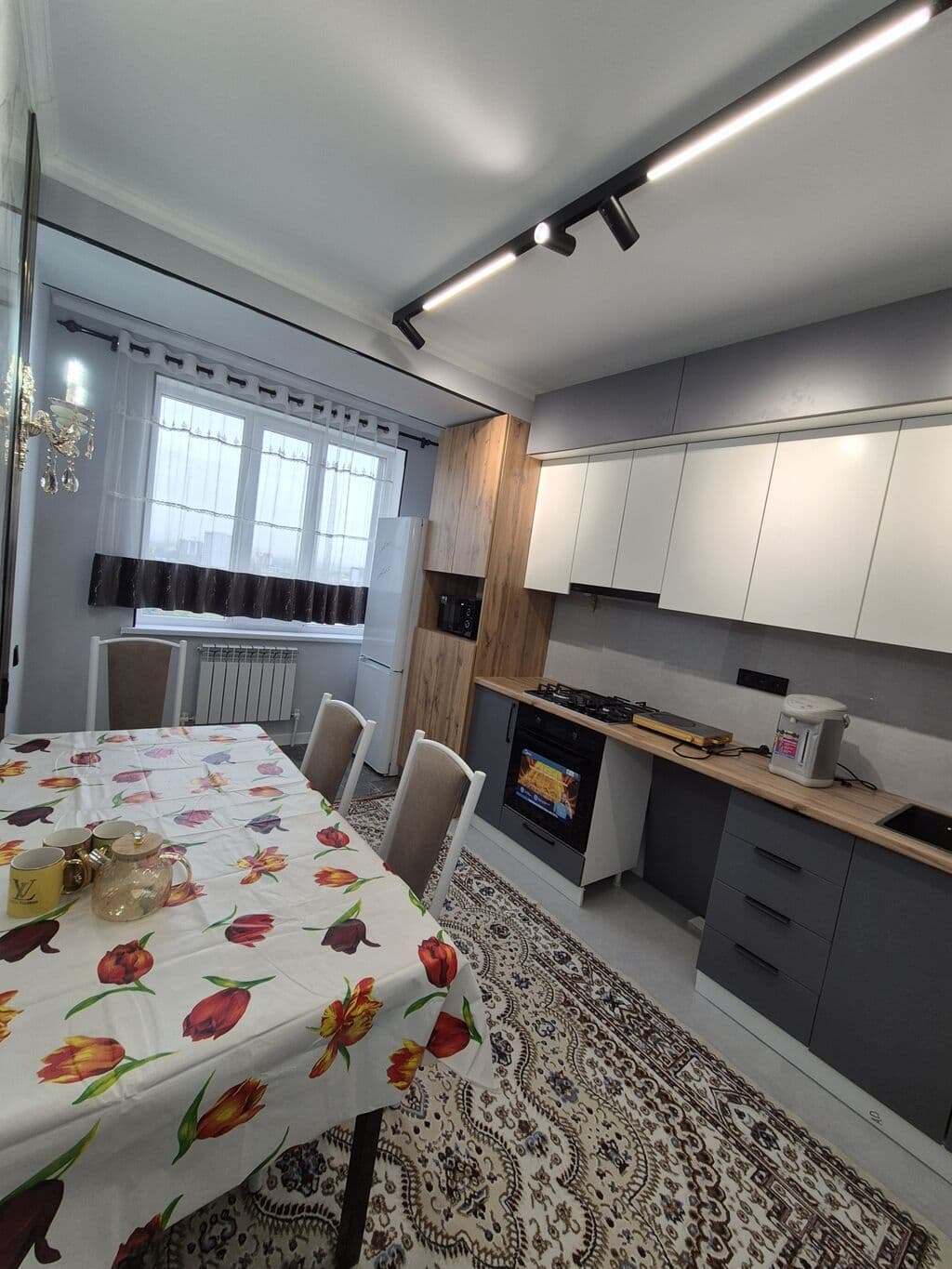 Элитка, 3 ком, 85 м2, этаж 9/14, ж/к Эмель, Сост: Хорошее - фото 1