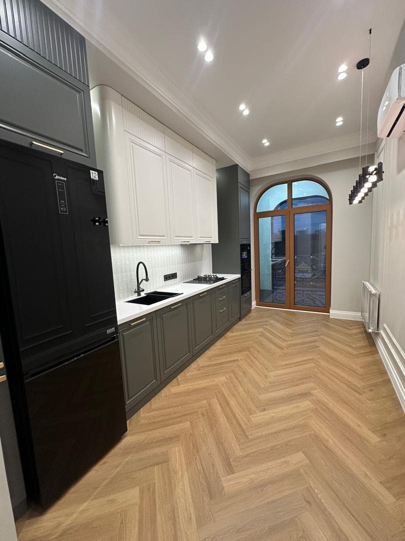 Элитка, 2 ком, 92 м2, этаж 3/13, ж/к Кэмбридж(Cambridge), Сост: Евроремонт - фото 1