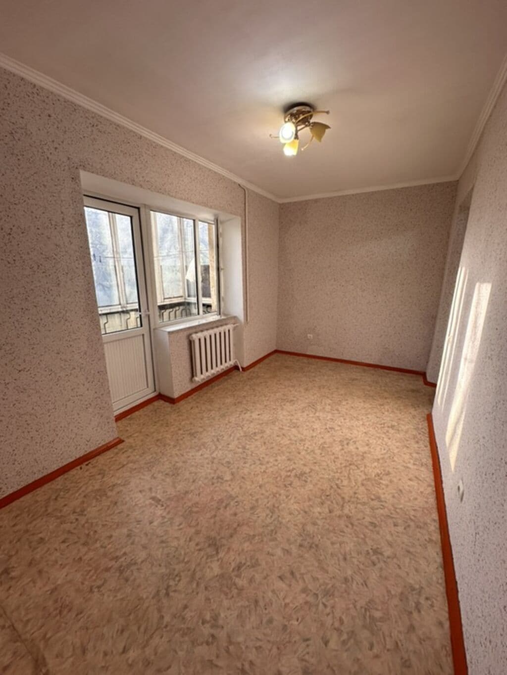 Продажа, Хрущёвка, 2 ком, 42 м2, этаж 2/4, Сост: Евроремонт - фото 1